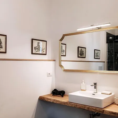 게스트하우스 Lake's Vibes - The House Of Travelers 3*