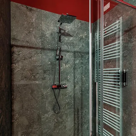 Lake's Vibes - The House Of Travelers